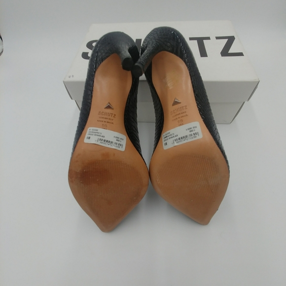 Women's Schutz Gleide Black Croc-Embossed Patent Leather Pump  size 9 M - Picture 10 of 10